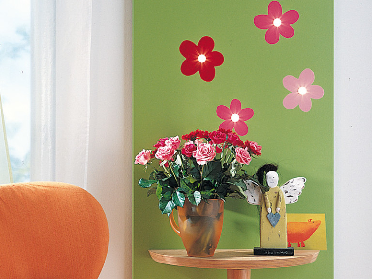 Pannello luminoso | Come decorarlo con faretti e consolle