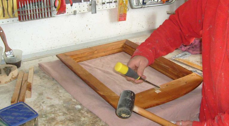 Come installare attaccaglie per quadri robuste e durevoli