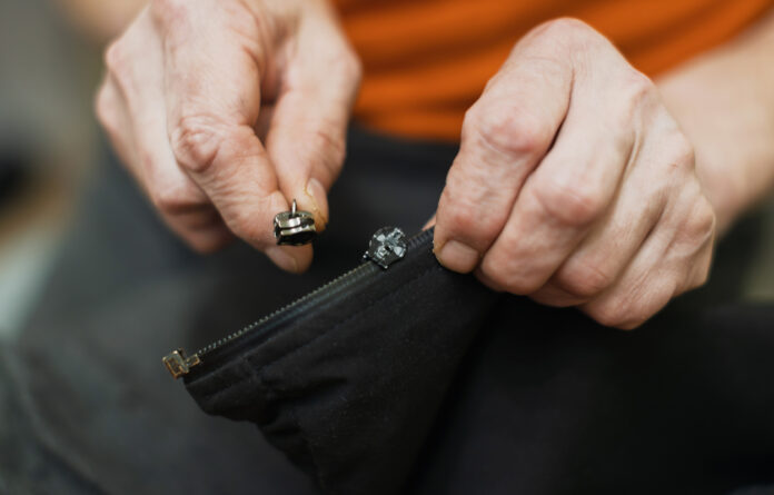 come aggiustare una cerniera