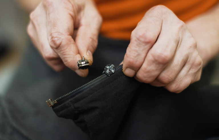 Come aggiustare una cerniera lampo: guida completa alla riparazione e manutenzione