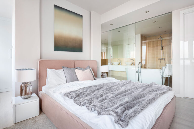 Bagno en suite: come si evolve la zona notte con cabina armadio e bagno