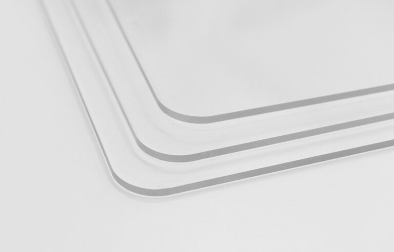 Come usare il plexiglass: soluzioni pratiche, tecniche e costi