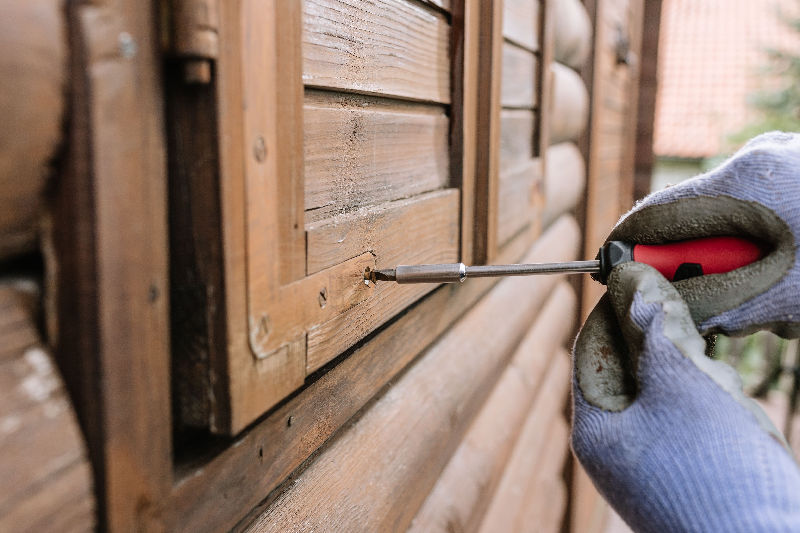 riparare persiane in legno