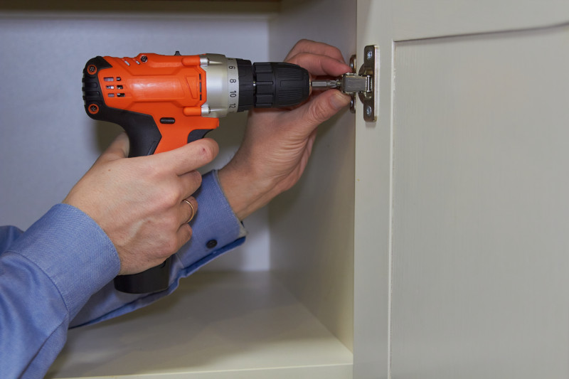 come aggiustare ante cucina