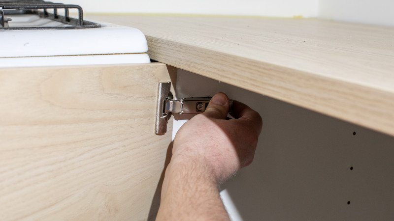 come aggiustare ante cucina